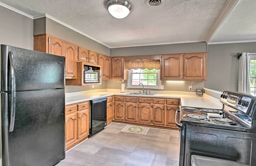 Oakland Casa | Bowling Green Farmhouse 10 Mi to Mammoth Cave