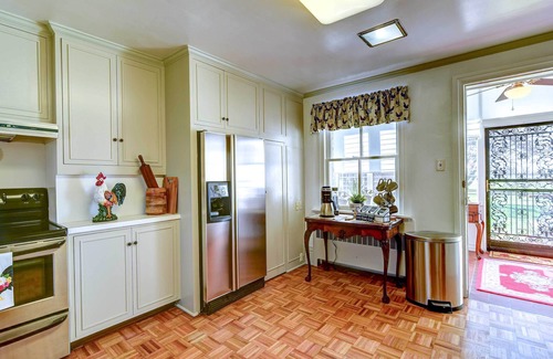 Oakland Casa | Bowling Green House w/ Shared Pool!