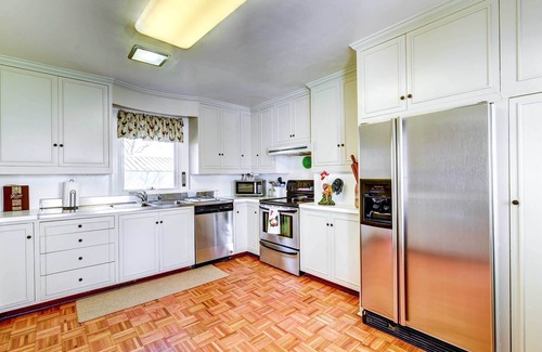 Oakland Casa | Bowling Green House w/ Shared Pool!