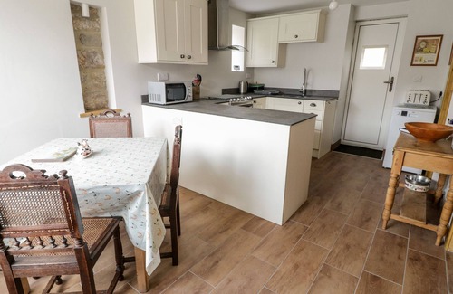Oxenhope Cabaña | BOX TREE COTTAGE, pet friendly, character holiday cottage in Oxenhope