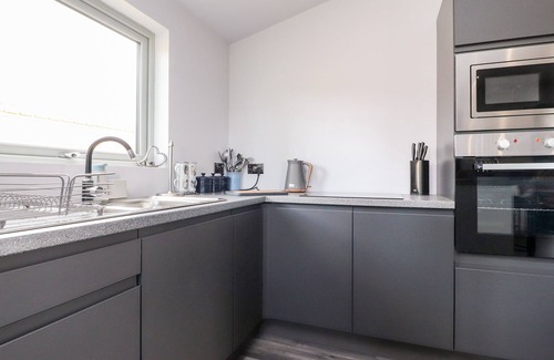 Wennington Cabaña | BOX TREE ESCAPES, family friendly, with hot tub in Kirkby Lonsdale
