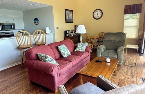Boyne City Condominio | Boyne City Condo with spectacular views of Lake Charlevoix