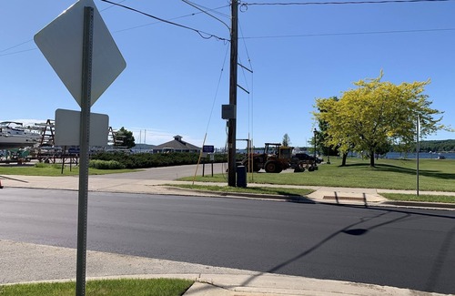 Boyne City Casa | Boyne Mountain 5 minute drive and walk to beach and downtown 5 minutes.
