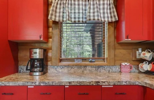 Boyne City Cabina | Boyne Mountain Cabin Upscale/Cozy Close to Golf, Ski In/Out 4-bedroom w/Hot Tub