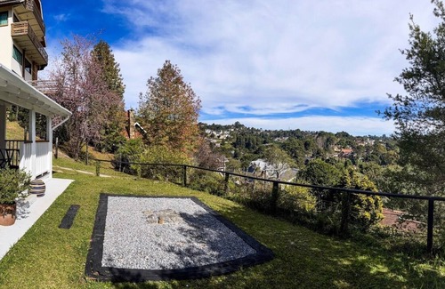 Campos do Jordao Cabina | Casa Blanca em Condomínio Fechado no Capivari Para Toda Família e pet