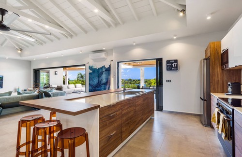 Les Terres Basses Villa | Brand New! VILLA WELLNESS - Slowlife - 5 bedrooms! and pickleball court!