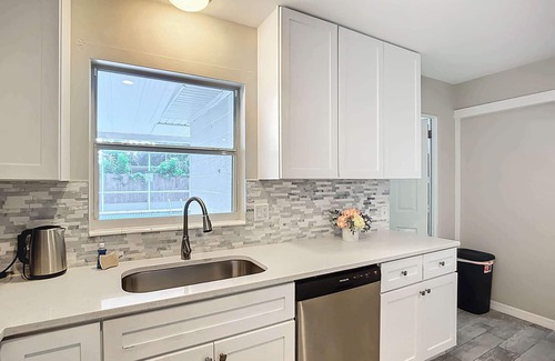 Bayshore Gardens Casa | Bradenton 5BR/2BA HEATED POOL & Mini Putt
