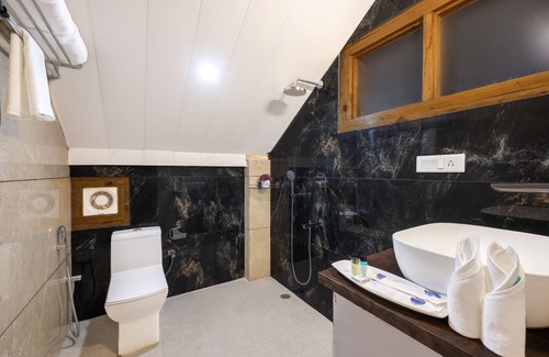 Ghiyagi Hotel | Bradhi - Echor Riverside Resort Jibhi