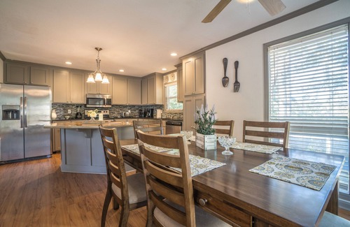 Royal Casa | Brady House at Safe Harbor Brady Mountain on Lake Ouachita!