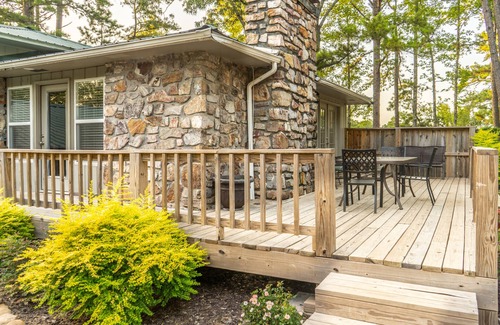 Royal Casa | Brady House at Safe Harbor Brady Mountain on Lake Ouachita!