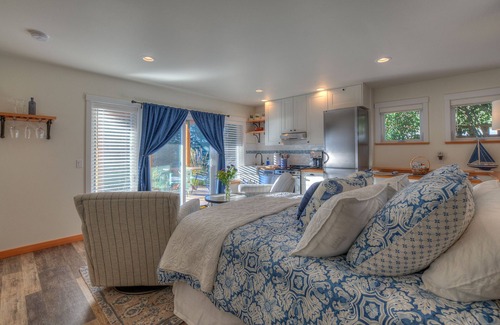 Eastsound Cabaña | Bramble Seaview Cottage - Lower Studio Suite With Sparkly Water View