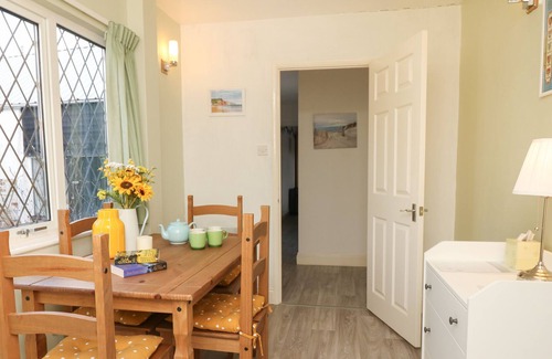 Whimple Cabaña | BRAMLEY COTTAGE, pet friendly, character holiday cottage in Whimple