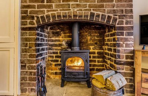 Loughborough Casa | Brand Hill Cottage with Hot Tub