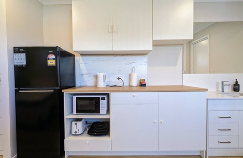Wynnum Apartamento | Brand new 1 bedroom micro apartment for 2