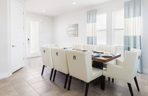 Downtown Orlando Villa | Nuevo, 14 invitados, transporte gratuito, Encore WaterPark, XBOX, película, juegos, piscina / spa