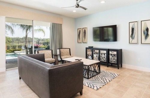 Downtown Orlando Villa | Nuevo, 14 invitados, transporte gratuito, Encore WaterPark, XBOX, película, juegos, piscina / spa