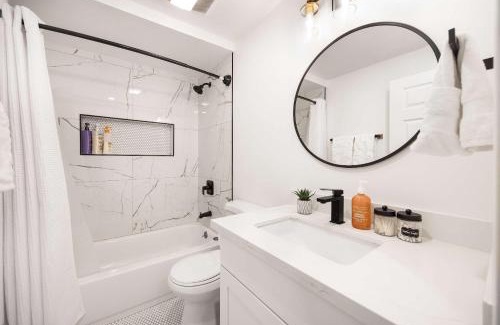 Picnic Point-North Lynnwood Apartamento | Brand New 1BR Designer's Oasis 1min to I-5 Costo