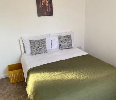 Town Apartamento | BRAND NEW 2 bed flat plus living room for 7 people near from Chelsea Stadium with welcome breakfast