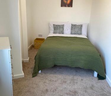 Town Apartamento | BRAND NEW 2 bed flat plus living room for 7 people near from Chelsea Stadium with welcome breakfast