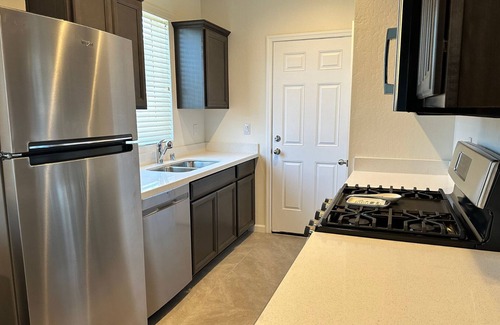 Lemoore Casa | Brand new 3 bedroom 2 bath home near Lemoore Golf Course