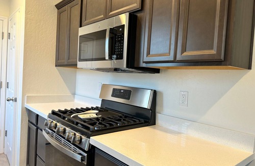 Lemoore Casa | Brand new 3 bedroom 2 bath home near Lemoore Golf Course