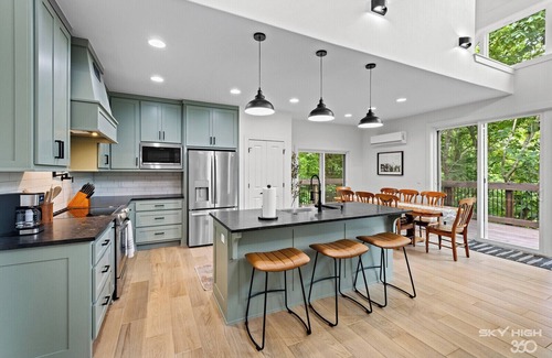 Springdale Casa | BRAND NEW, 3 STORY LUXURY LAKEHOUSE ON BEAVER LAKE, WITH HOT TUB & FIRE-PIT!