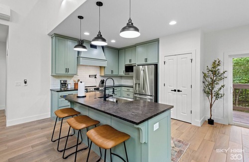 Springdale Casa | BRAND NEW, 3 STORY LUXURY LAKEHOUSE ON BEAVER LAKE, WITH HOT TUB & FIRE-PIT!