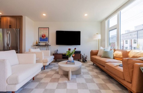 West Woodland Casa | Brand New 3BR Retreat | Sauna | Private Rooftop