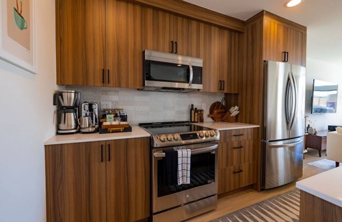 West Woodland Casa | Brand New 3BR Retreat | Sauna | Private Rooftop