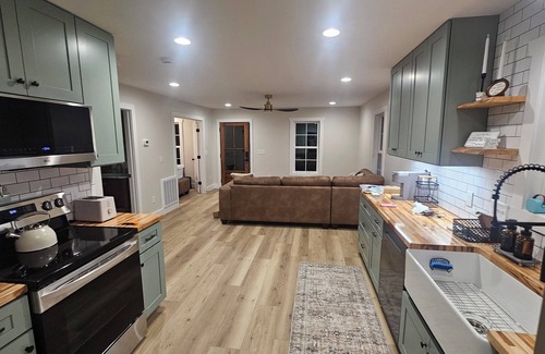 Lexington Casa | BRAND NEW 4-bedroom 3-bathroom "Cottage on Conrad"