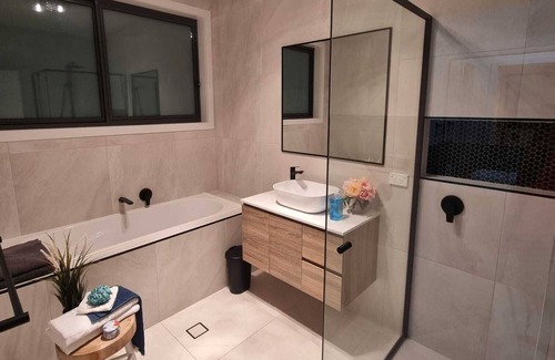 Taylor Casa | Brand New 5-bedroom luxury home with Double Garage