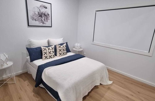 Taylor Casa | Brand New 5-bedroom luxury home with Double Garage