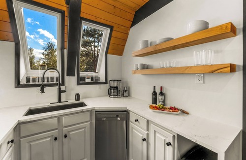 Cripple Creek Cabina | Brand New! A-Frame, Hot Tub, Game Room, Cozy Cabin