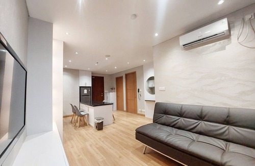 Kesawan Apartamento | Brand New and Nice 2BR Apartment at The Reiz Condominium Medan By Travelio.