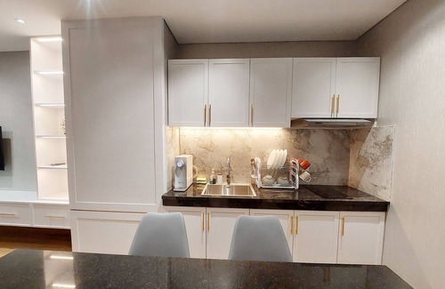 Kesawan Apartamento | Brand New and Nice 2BR Apartment at The Reiz Condominium Medan By Travelio.