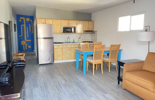 Valle Dorado Apartamento | Brand new apartment in safe and quite neighborhood with lots of colorful art-dec