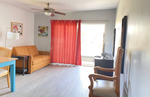 Valle Dorado Apartamento | Brand new apartment in safe and quite neighborhood with lots of colorful art-dec