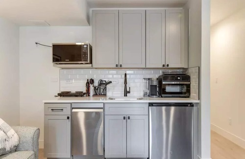 Sloan Lake Casa | Brand new apartment on the park, next to stadium, with quick access to downtown