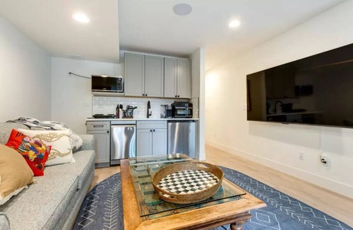 Sloan Lake Casa | Brand new apartment on the park, next to stadium, with quick access to downtown