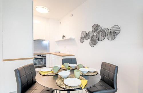 13th District Apartamento | Brand new apartment with garage