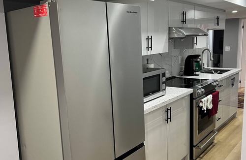 Churchill Meadows Casa | Brand New Basement Apartment