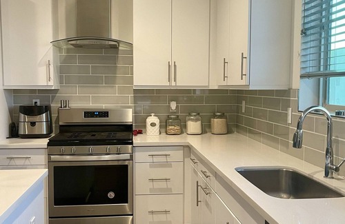 Southwestern Sacramento Condominio | Brand new condo 5 mins from downtown!