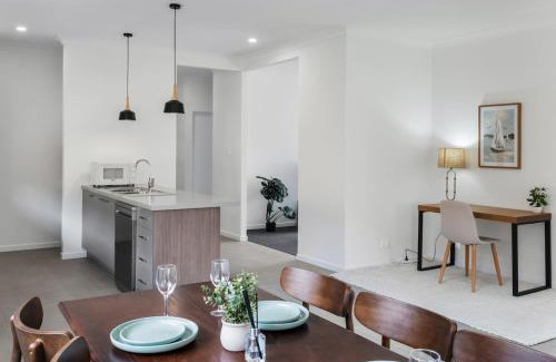 Park Ridge Casa | Brand New Convenient Family Home with Workspace