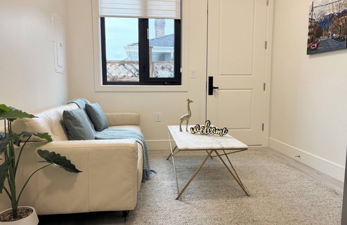 Surrey Cama Y Desayuno | Brand New Cozy and quite One bedroom