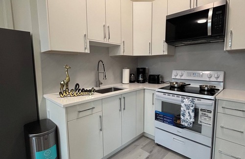 Surrey Cama Y Desayuno | Brand New Cozy and quite One bedroom
