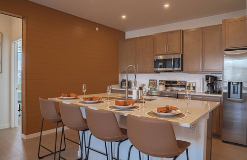 Parker Condominio | Brand New, Cozy & Modern Condo in Lyric – Dogs Welcome!