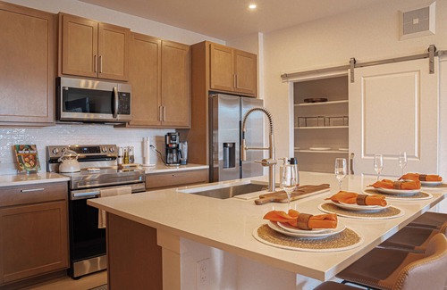 Parker Condominio | Brand New, Cozy & Modern Condo in Lyric – Dogs Welcome!