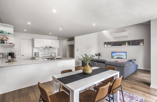 Lake Munmorah Casa | Brand New Dog Friendly Lakefront Villa