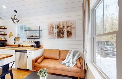 Bucksport Cabina | Brand-new dog-friendly home near Hancock Pond with firepit, grill, streaming, AC