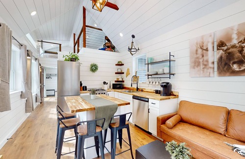 Bucksport Cabina | Brand-new dog-friendly home near Hancock Pond with firepit, grill, streaming, AC